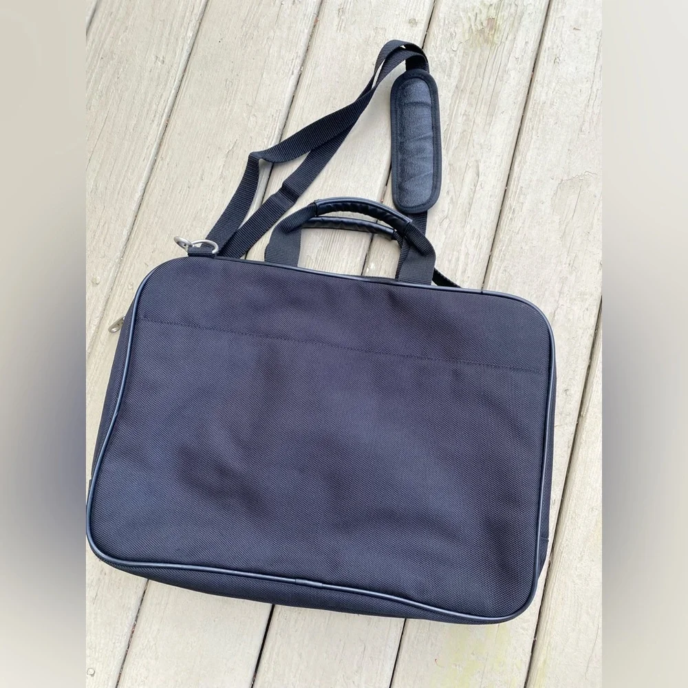 NWOT Samsonite - Black briefcase with handles & adj. straps, 17”W x 12”H x 4”D